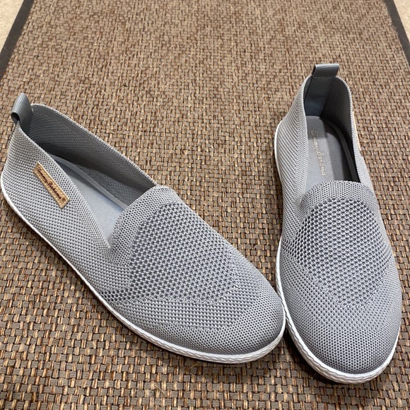 Tommy Bahama 9 Gray Slip On Sneakers - Picture 2 of 11